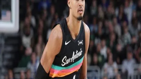 激情对决！萨尔茨堡红牛迎战拜仁，凯恩、奥利塞领衔出战，迪亚斯、卡尔待机而发！